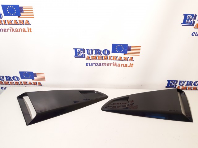 REAR WINDOW LOUVERS